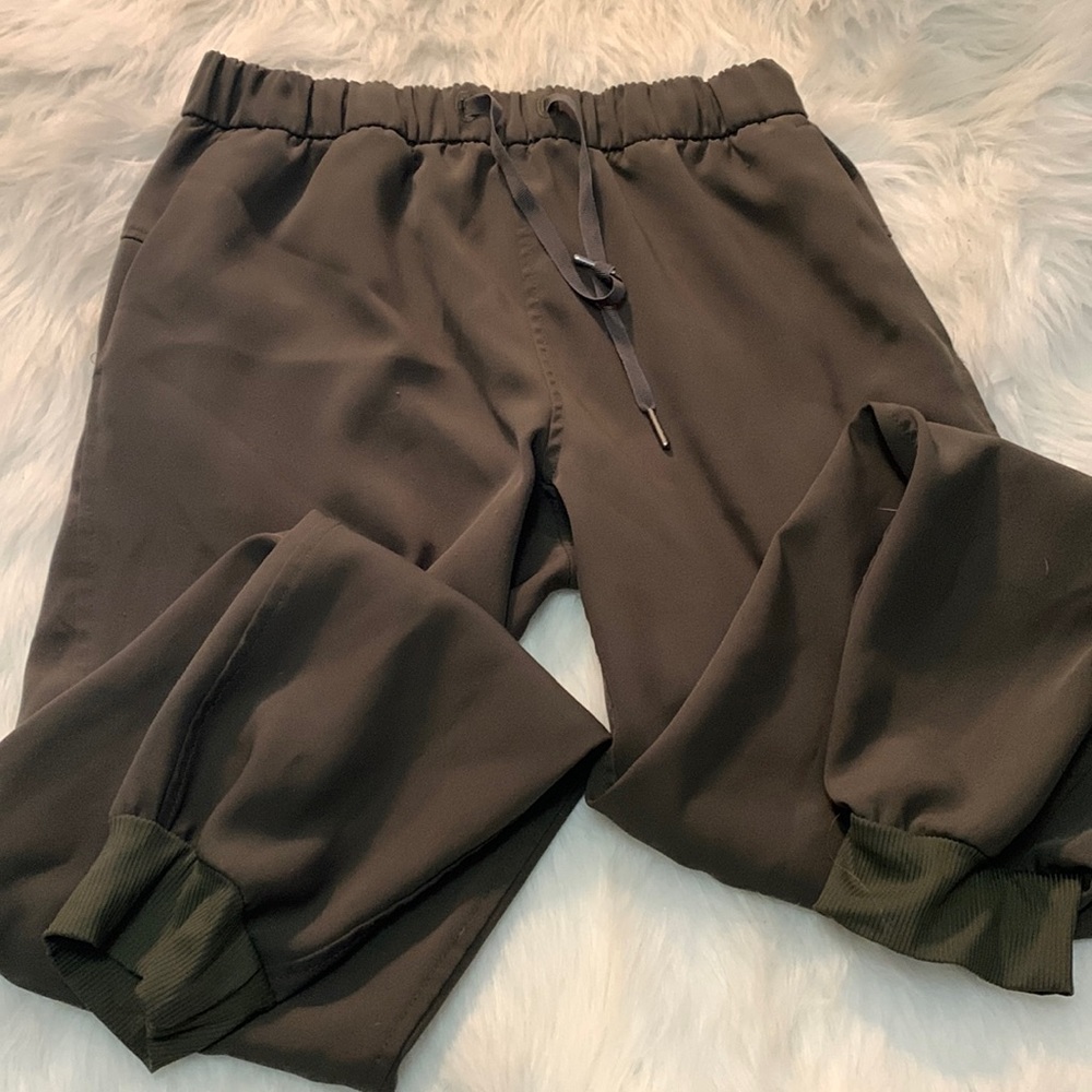Avis activity wear